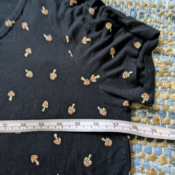 Black Mushroom Print T-Shirt L Whimsical Cottagecore Goblincore Loungewear Soft - Picture 5 of 6